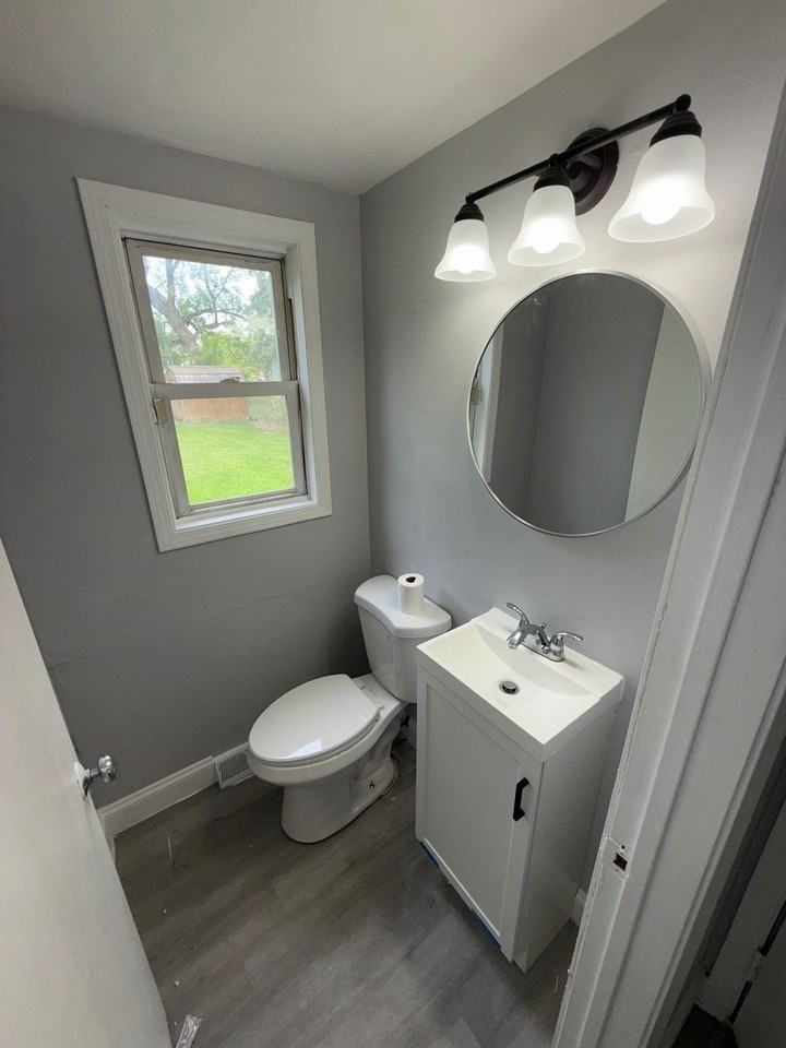 1221 Chestnut St - Photo 2 of 9
