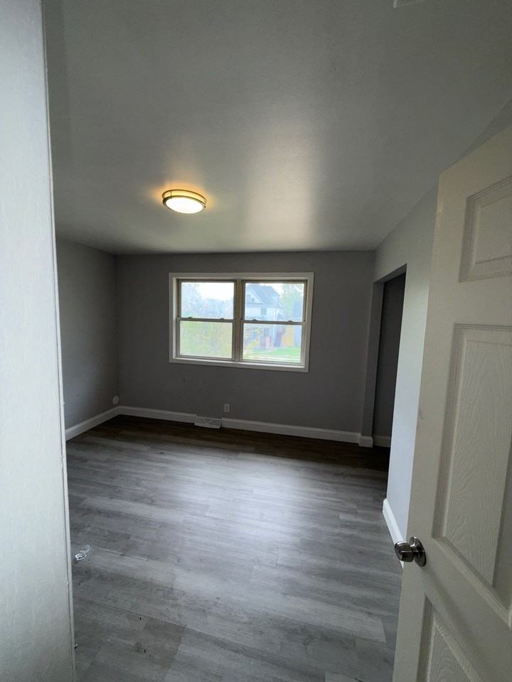 1221 Chestnut St - Photo 4 of 9