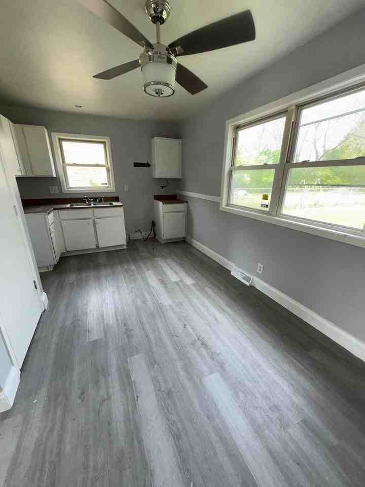 1221 Chestnut St - Photo 3 of 9