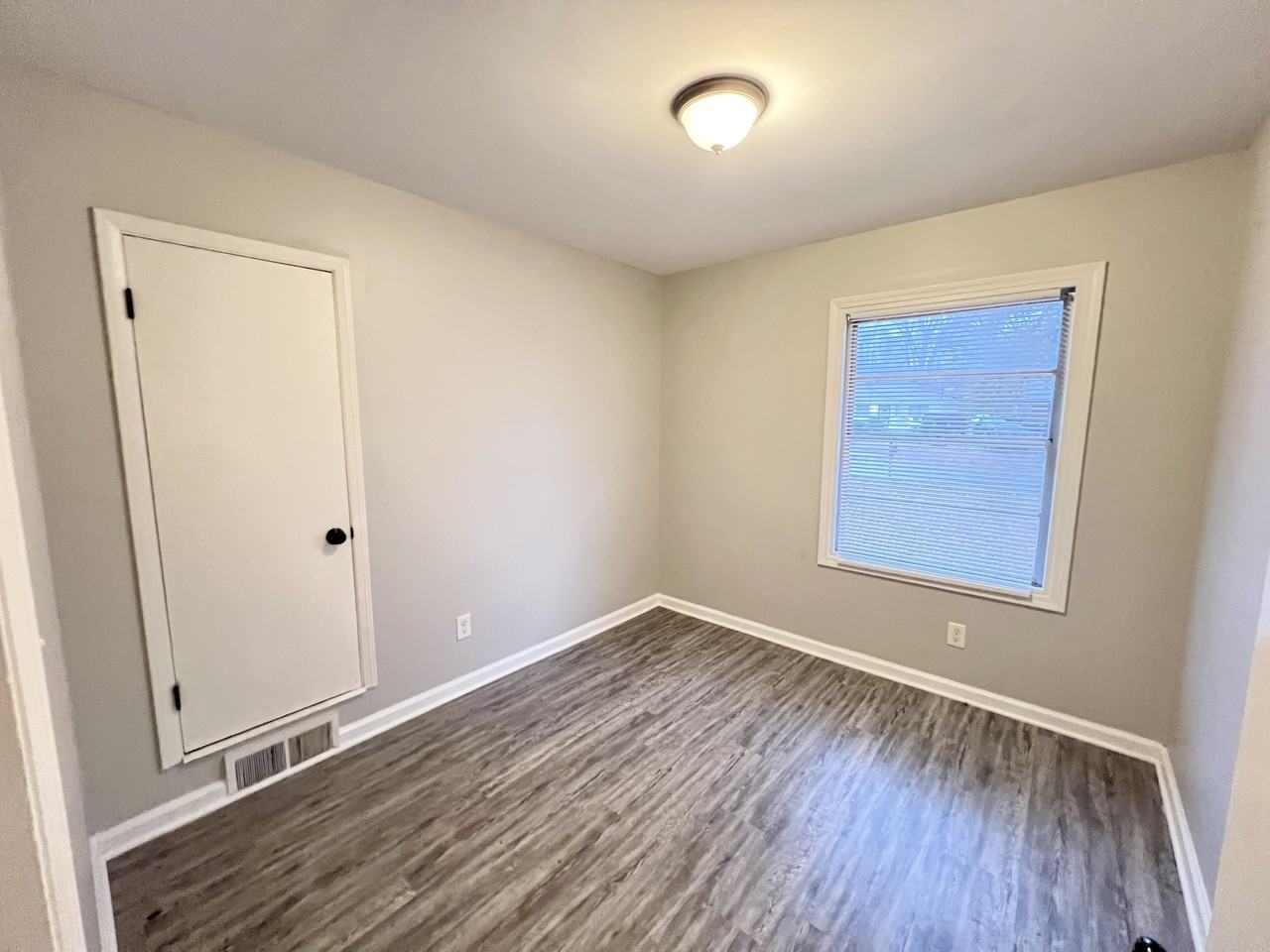 1391 Haywood Ave - Photo 2 of 10