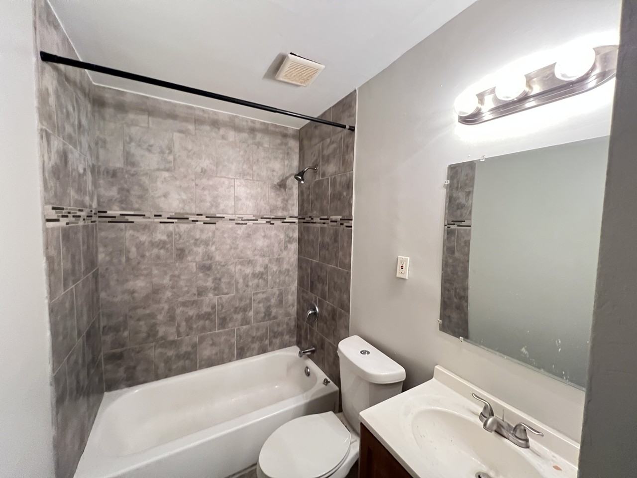 1391 Haywood Ave - Photo 3 of 10
