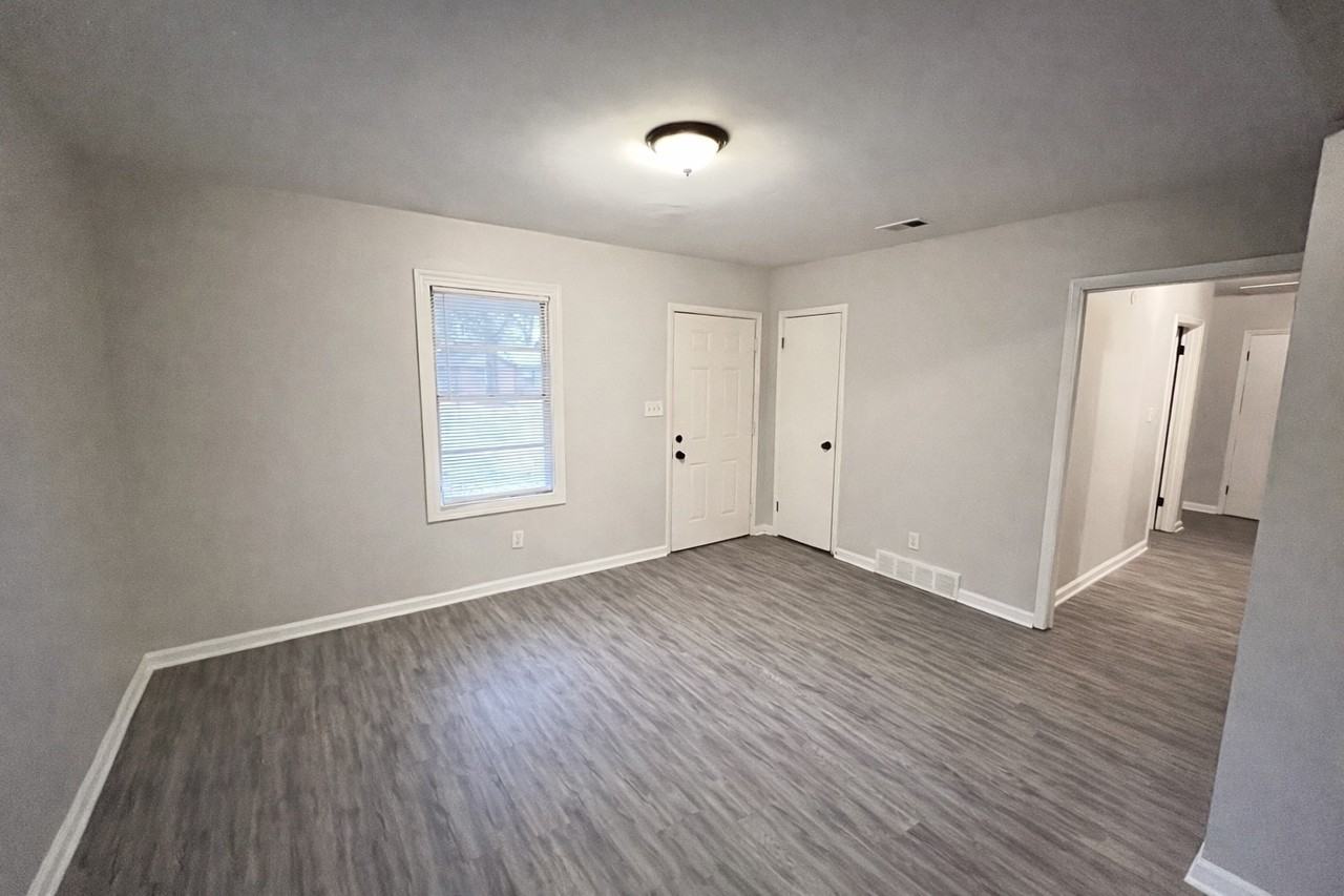 1391 Haywood Ave - Photo 5 of 10