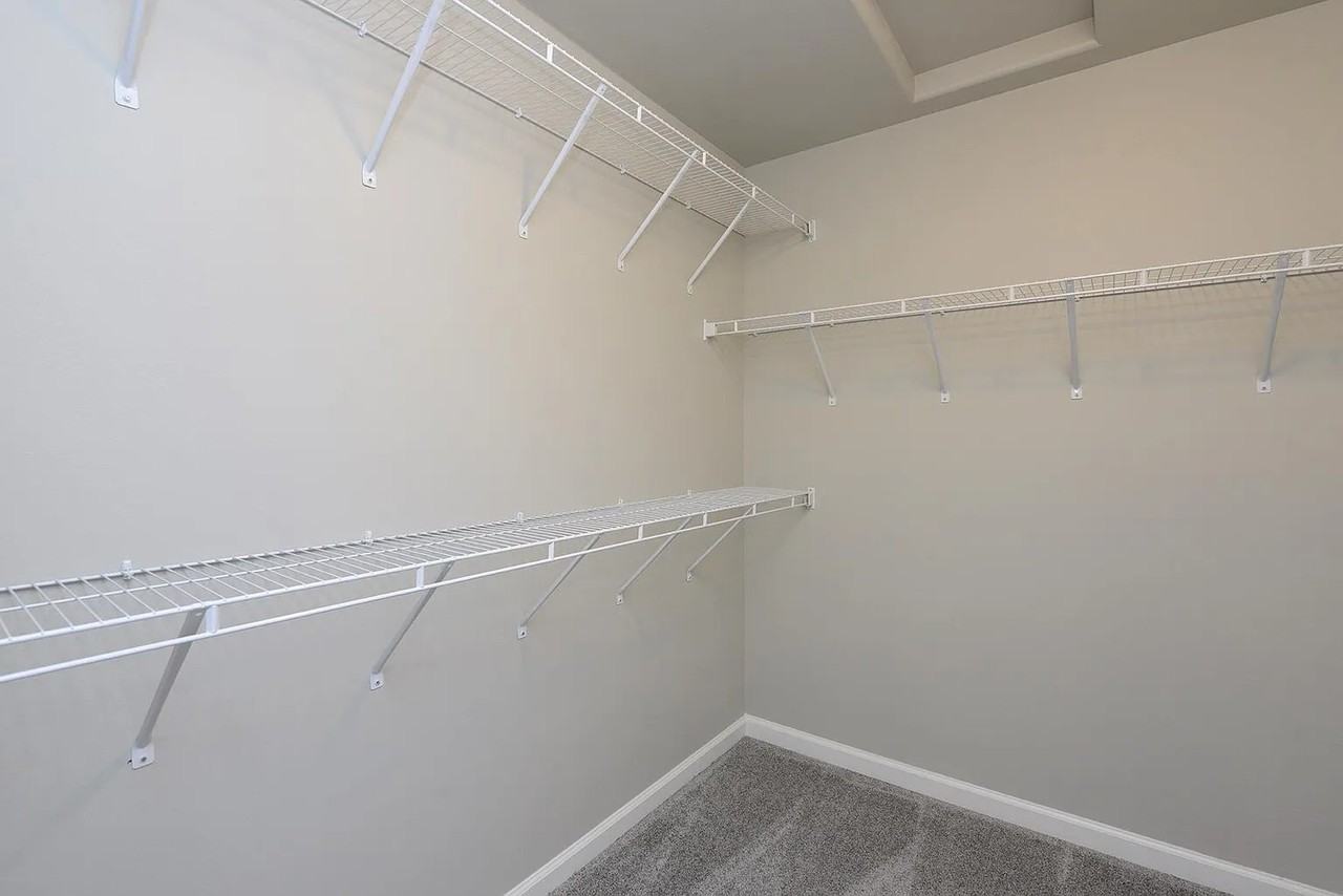 2383 Eagle Valley Dr S - Photo 2 of 18