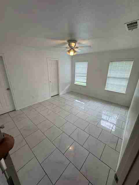 110 Lydia St - Photo 5 of 6