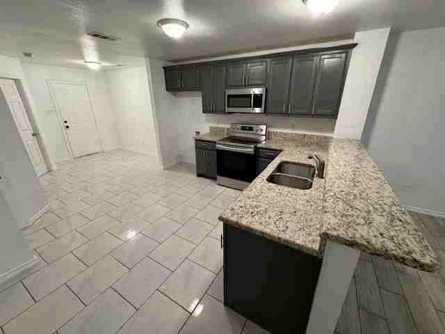 110 Lydia St - Photo 4 of 6