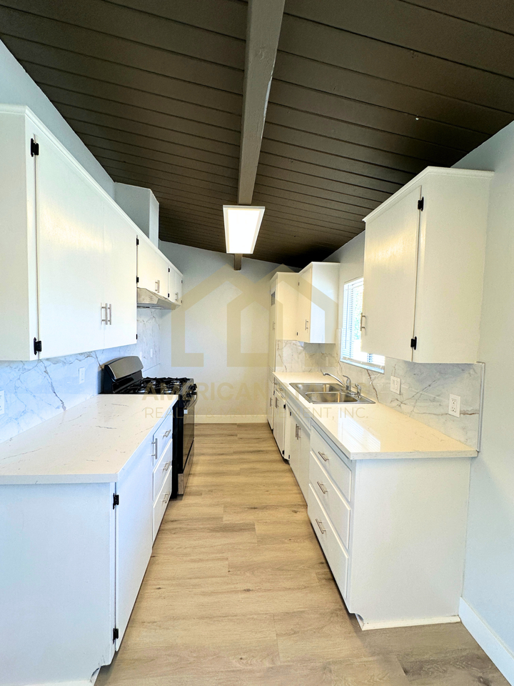 328 N L St #C - Photo 5 of 15