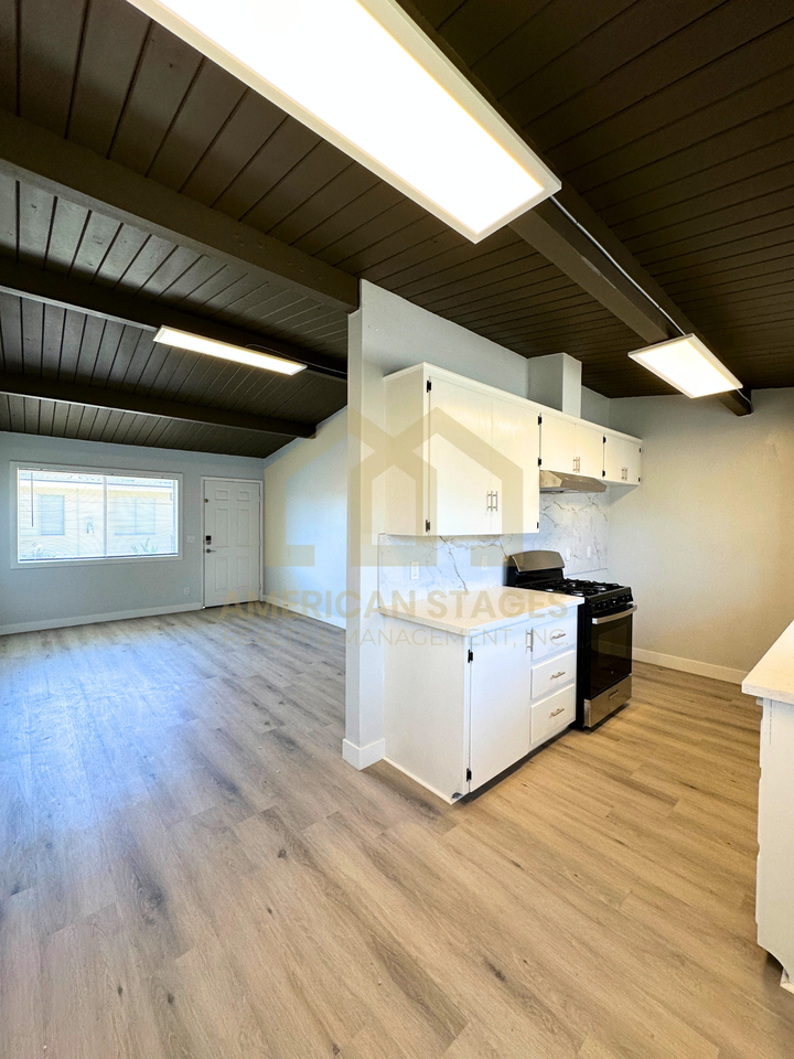 328 N L St #C - Photo 3 of 15