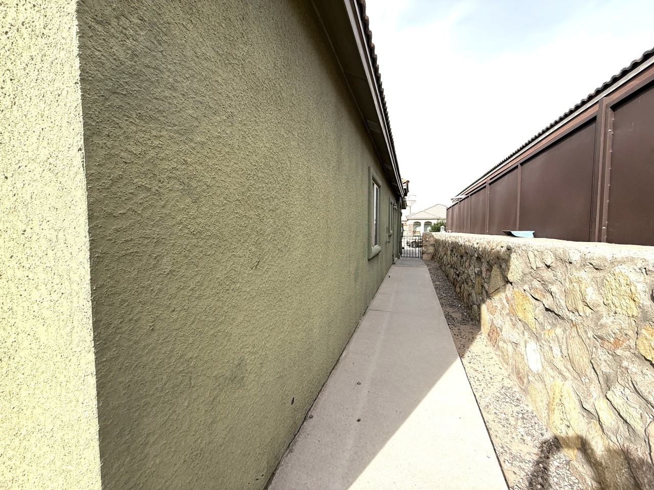 13136 Freshford Dr - Photo 4 of 37