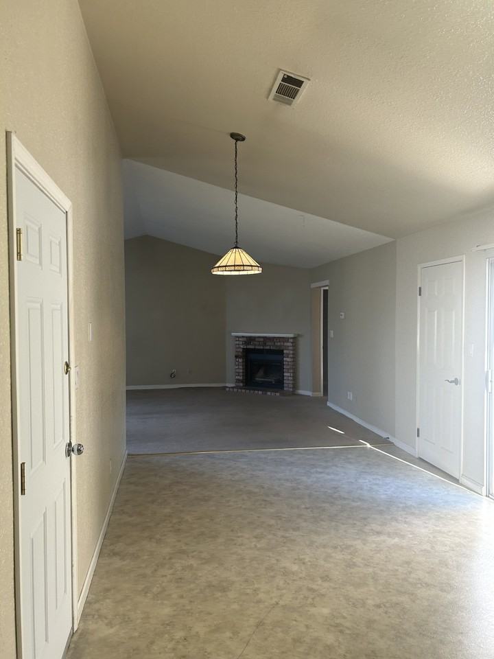 1917 Oostburg Ct - Photo 2 of 17