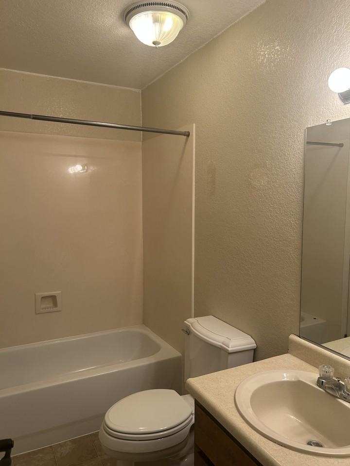 1917 Oostburg Ct - Photo 5 of 17