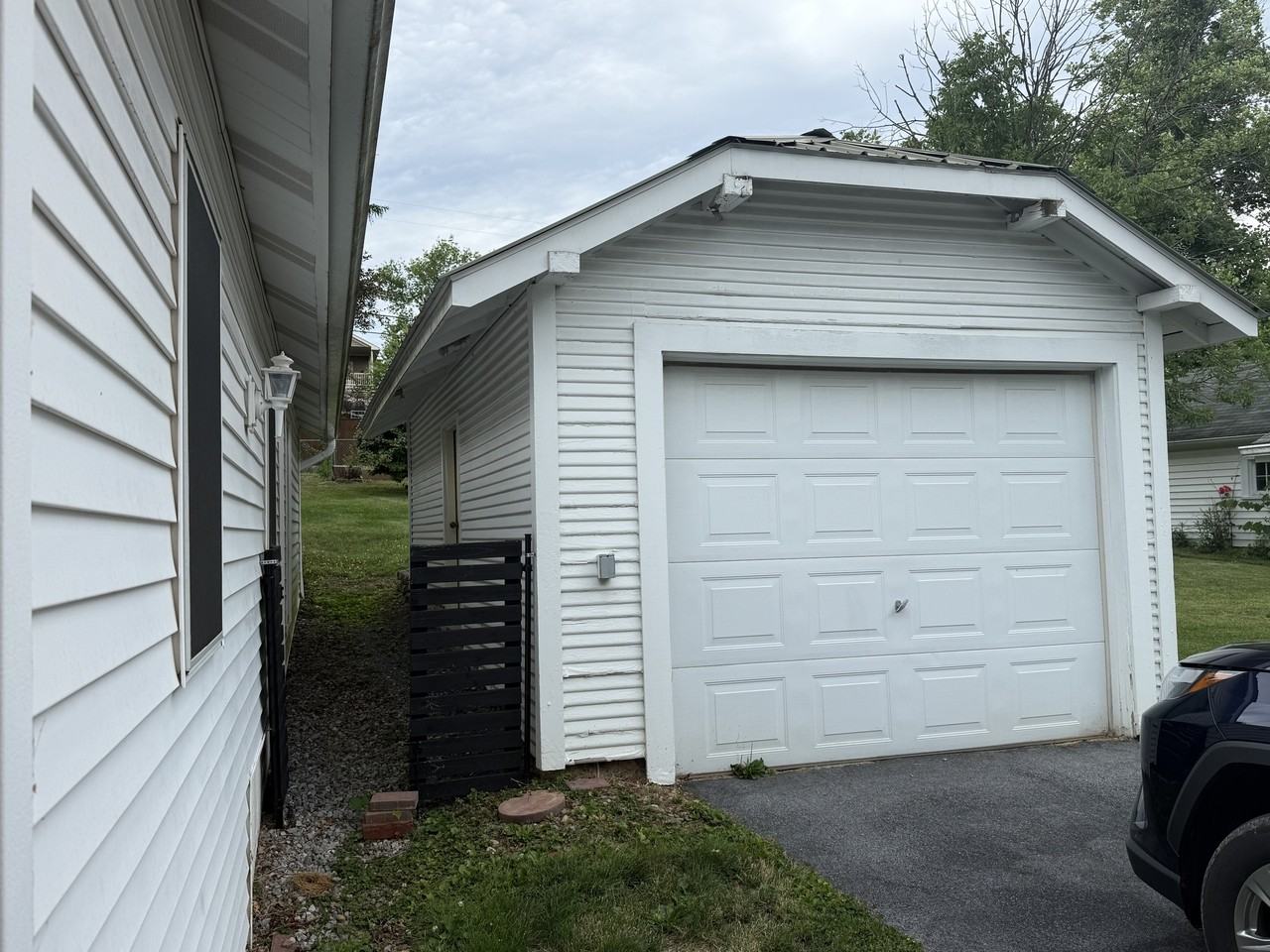 517 E Linn St - Photo 7 of 38