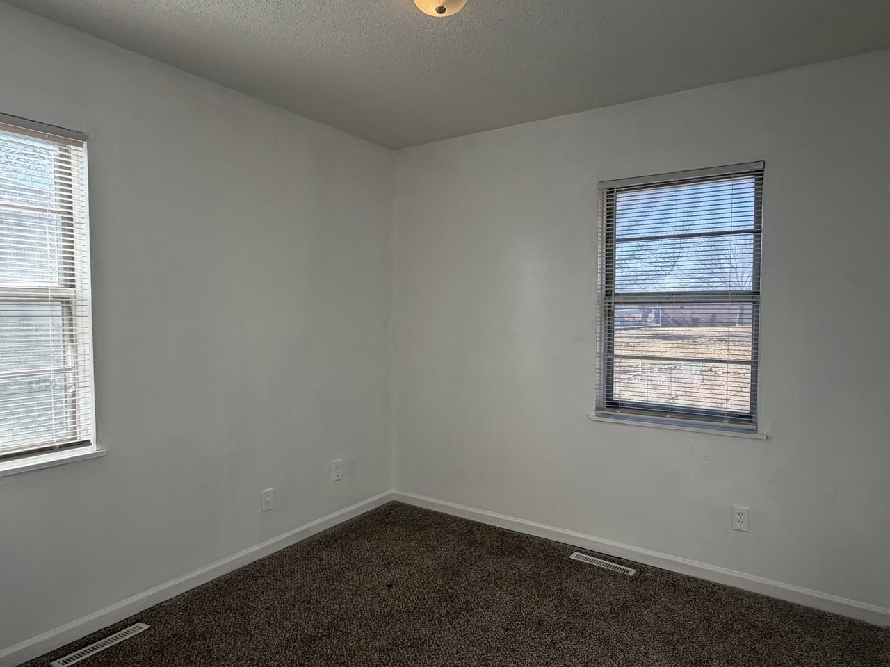 1112 Olive St - Photo 4 of 30