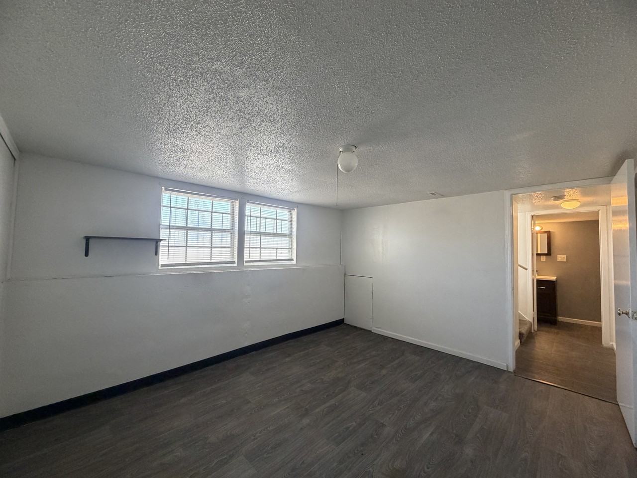 1112 Olive St - Photo 6 of 30