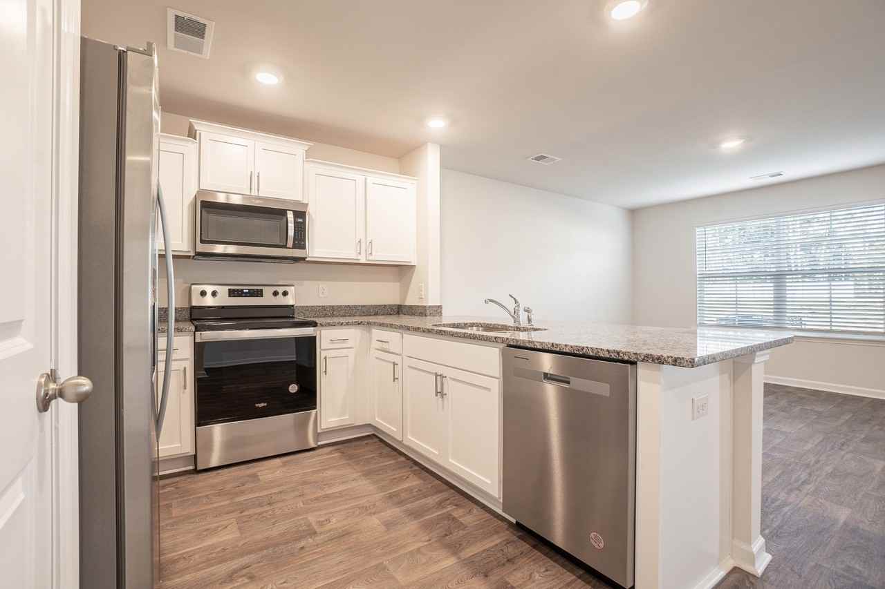 206 Wall St - Photo 3 of 33