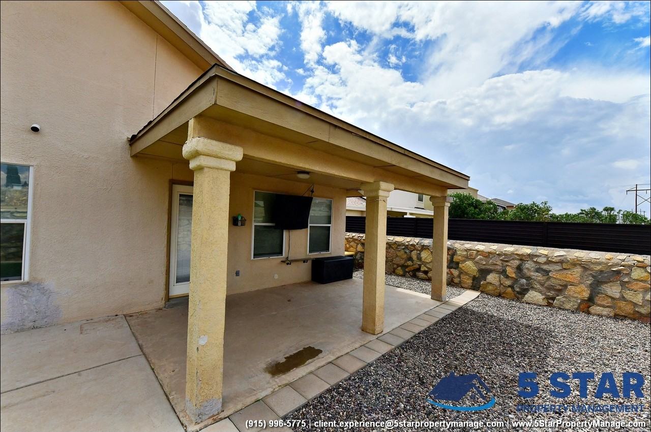 10937 Northview Dr - Photo 4 of 48