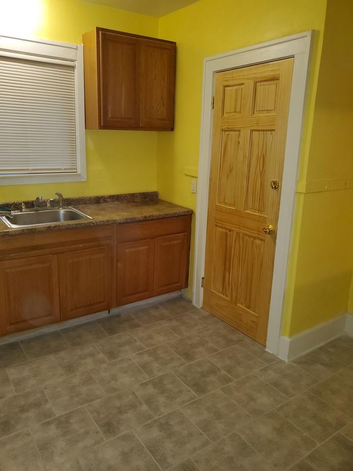9111 Pinehurst St - Photo 5 of 25