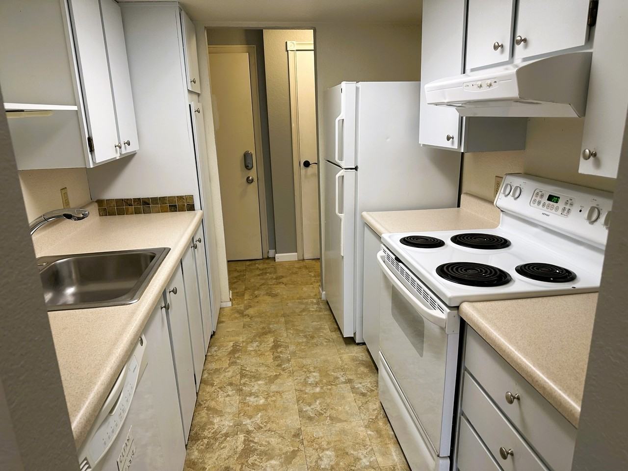 1001 S Pearl St Apt A12 - Photo 4 of 9