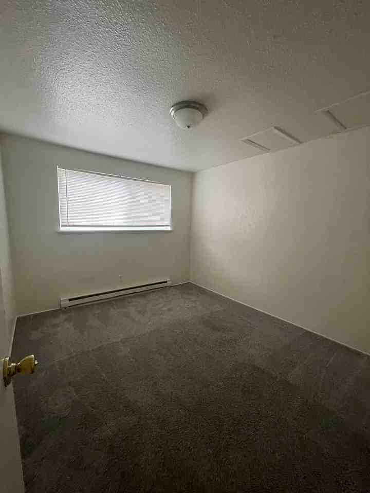 1307 Garfield St S #1 - Photo 6 of 17