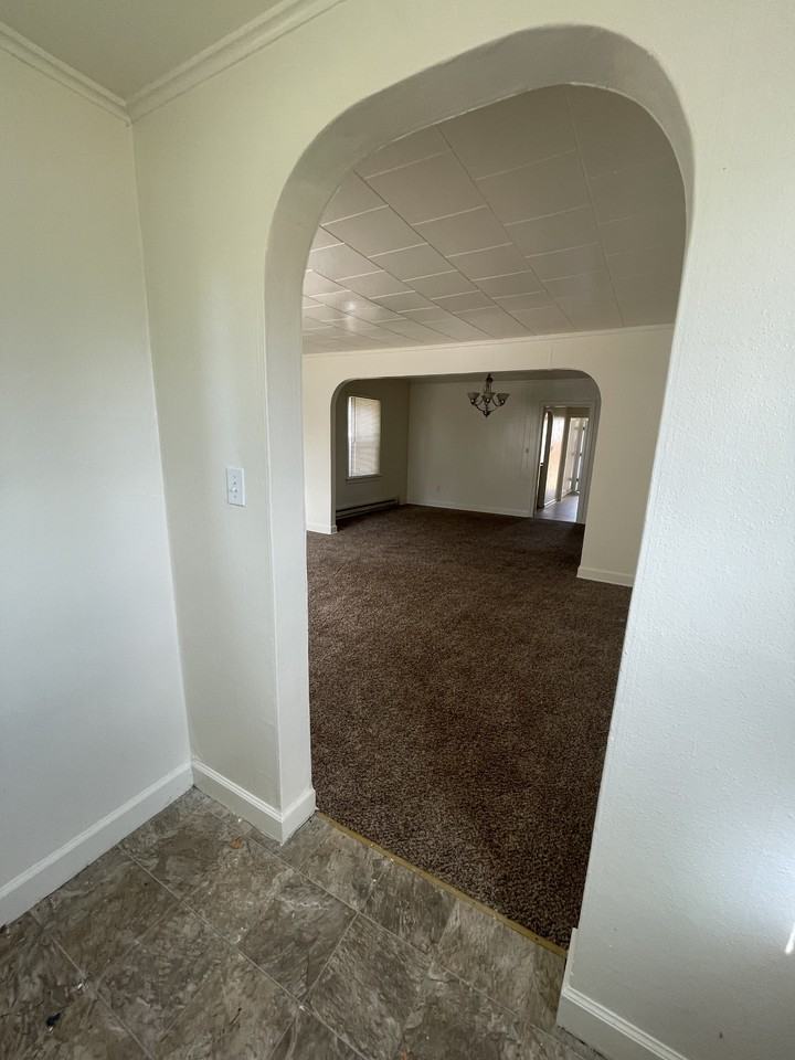 9419 Portland Ave E - Photo 2 of 30