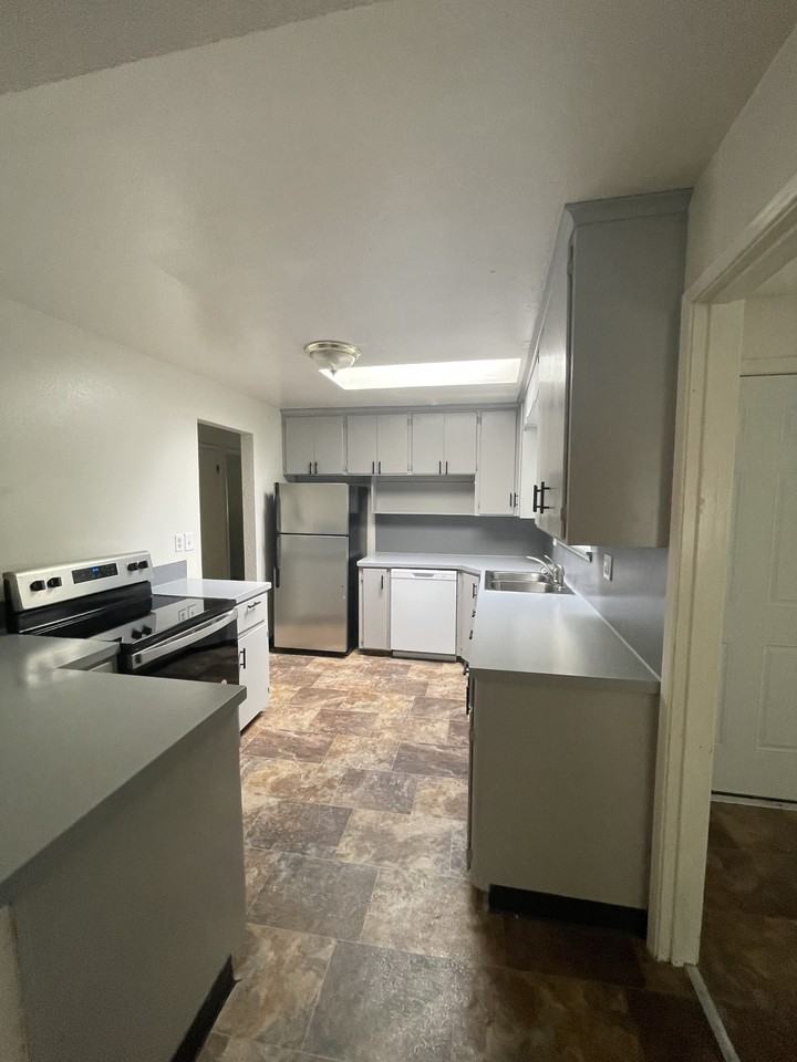 2028 E 34th St - Photo 3 of 29