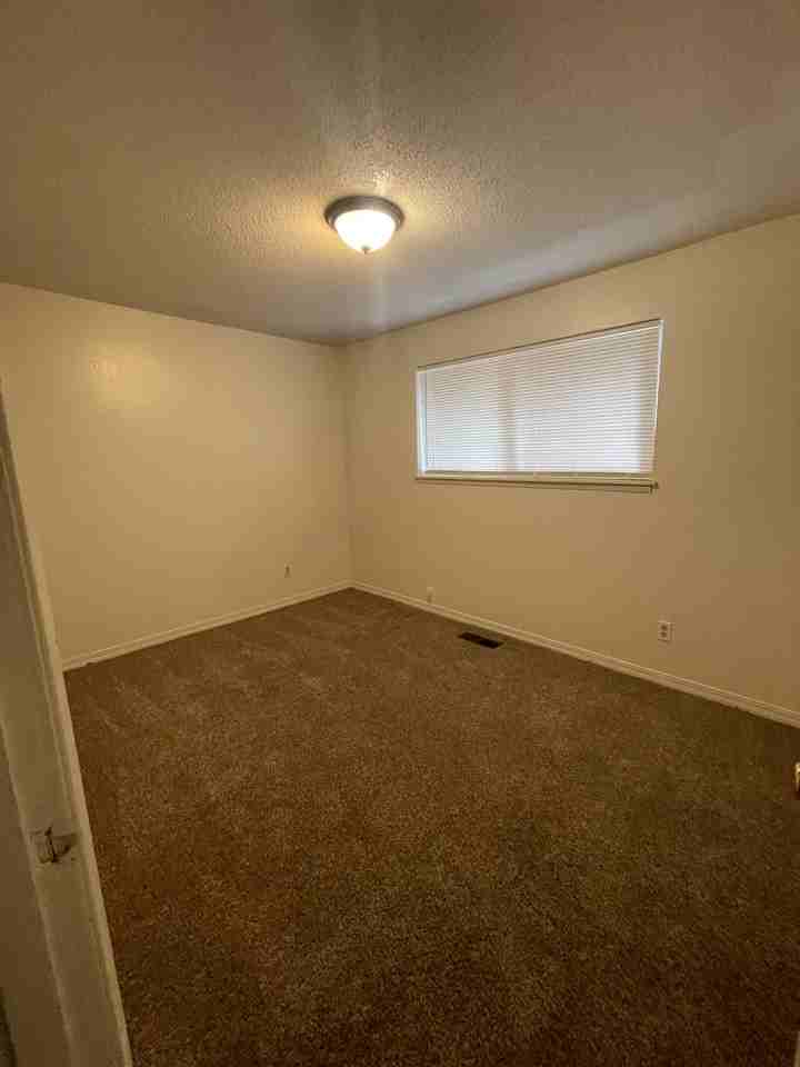 2028 E 34th St - Photo 6 of 29