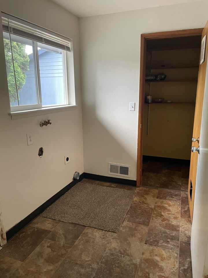 2028 E 34th St - Photo 2 of 29