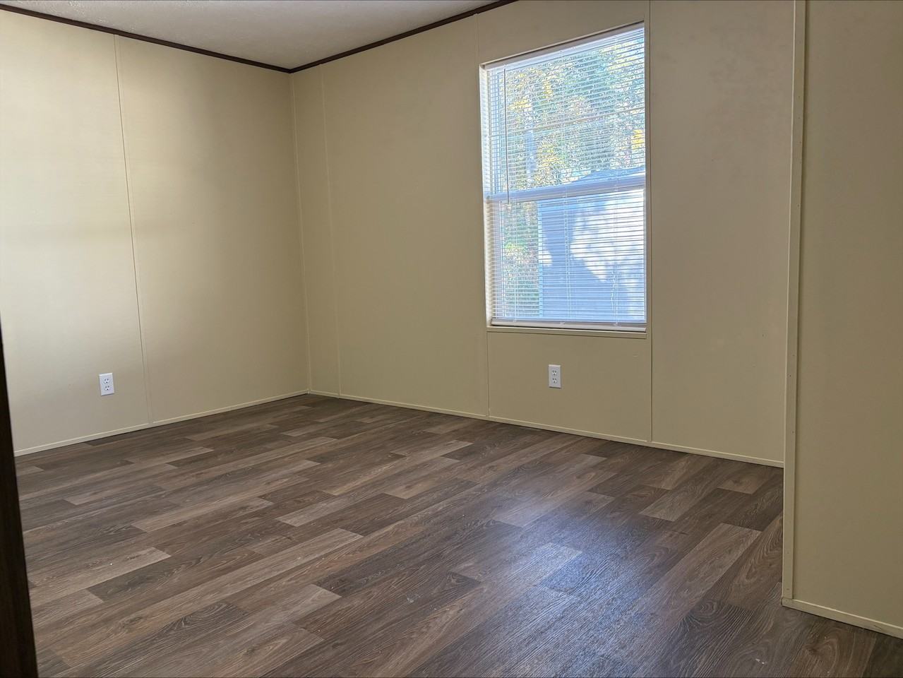 227 Laurel Ln - Photo 4 of 15