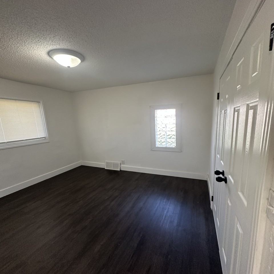 5246 Maryland St - Photo 2 of 10