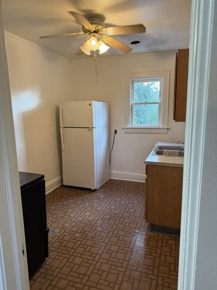 1007 Grant St #B - Photo 3 of 20