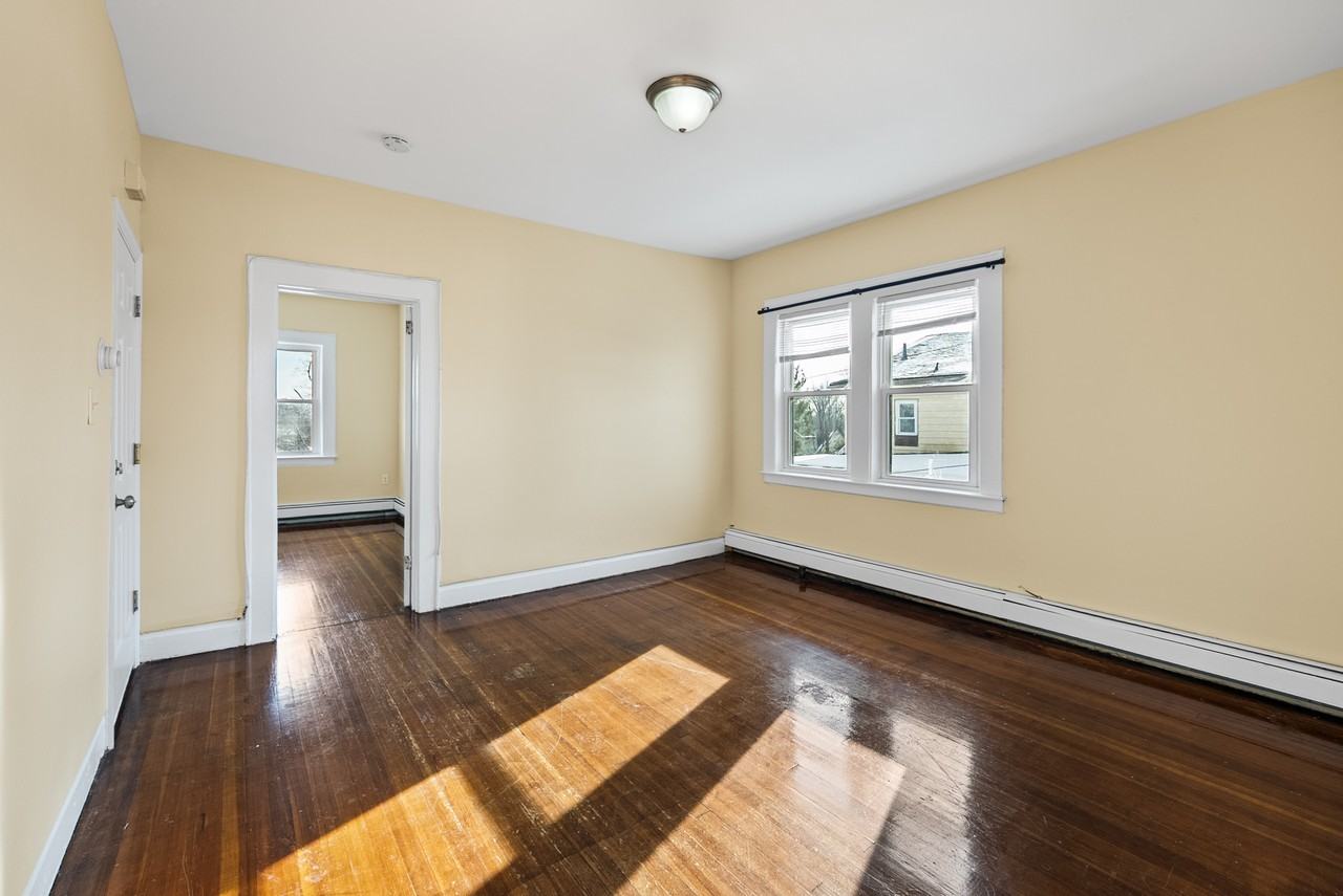 393 Seymour Ave #3 - Photo 3 of 6