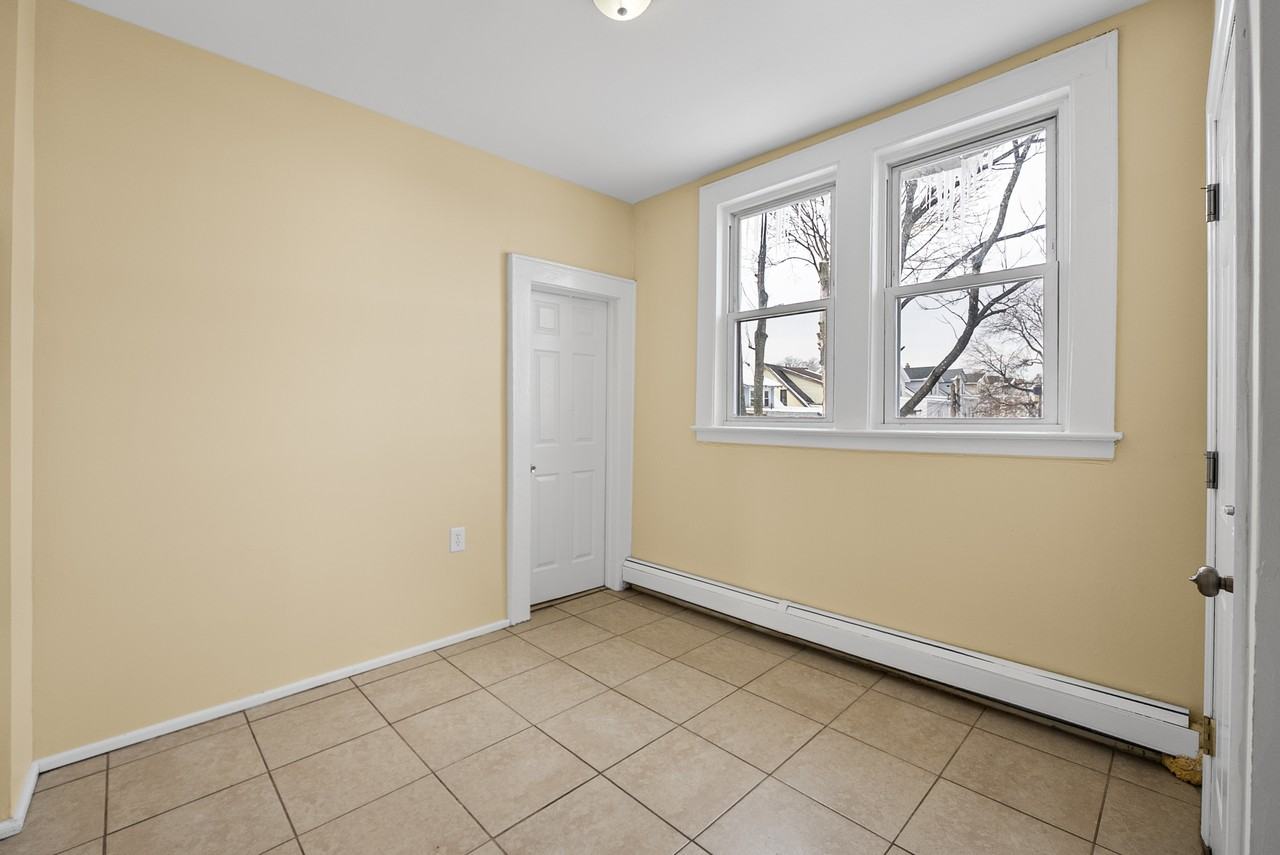 393 Seymour Ave #3 - Photo 6 of 6