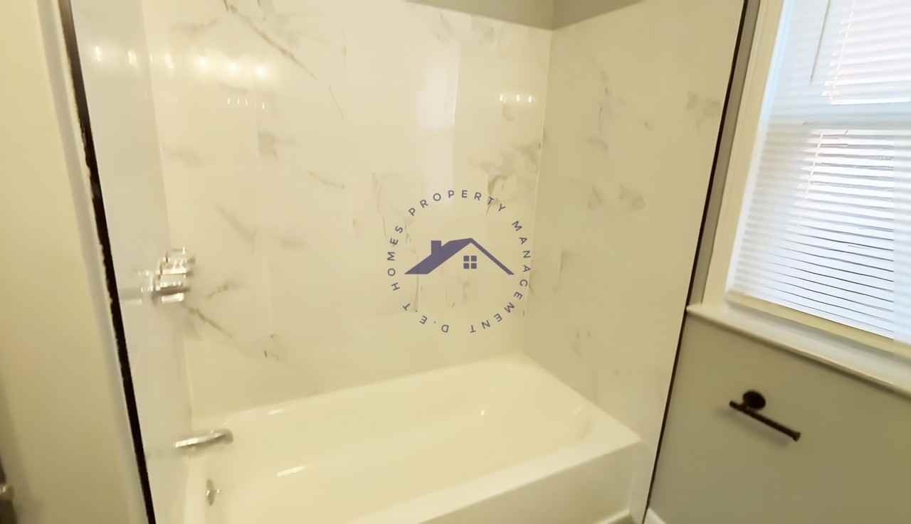 18084 Teppert St - Photo 4 of 25