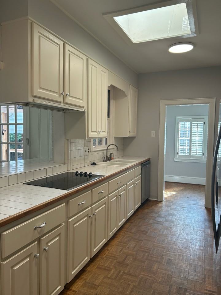1679 S Milledge Ave - Photo 5 of 35
