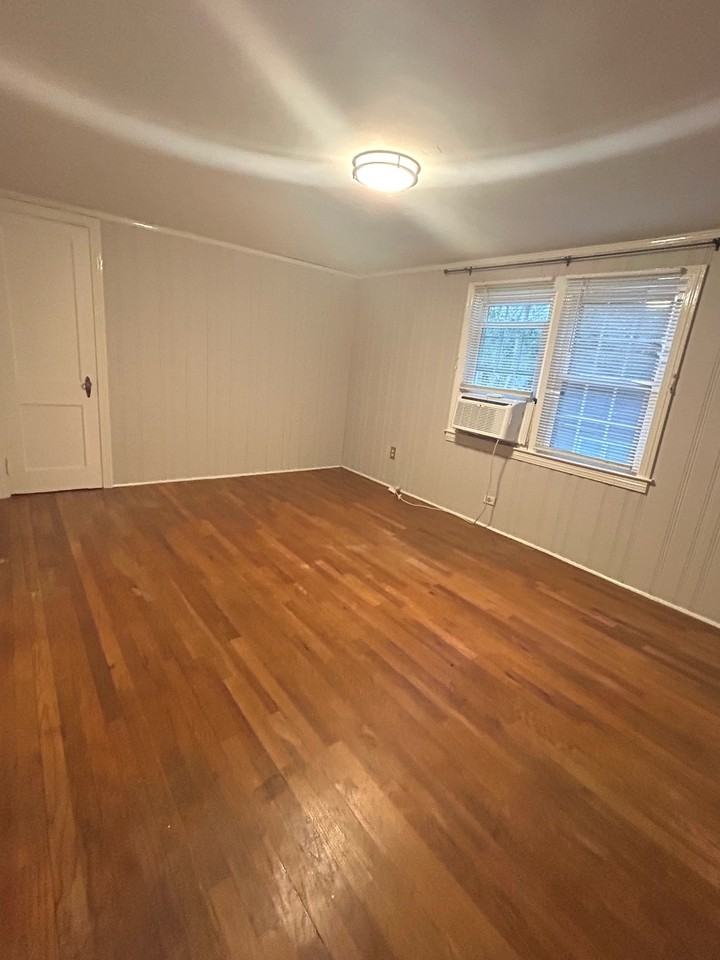 1679 S Milledge Ave - Photo 4 of 35