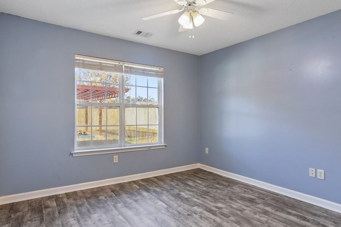 204 Birch Dr - Photo 4 of 36