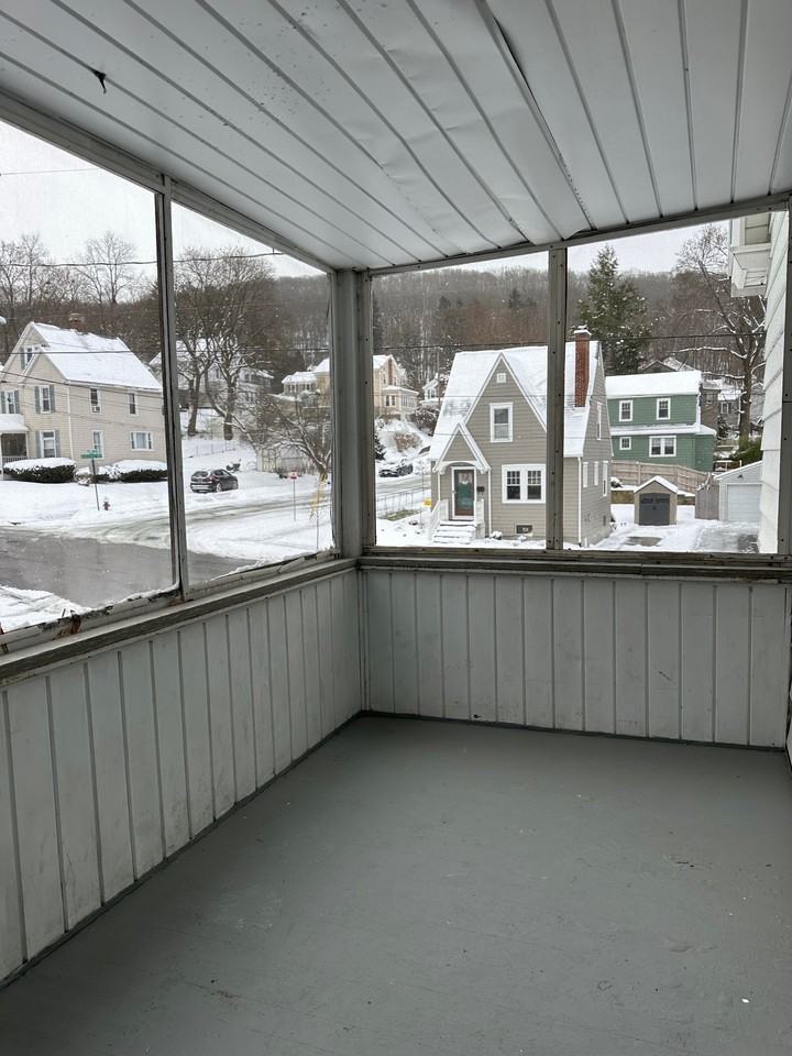 27 Duane Ave #2 - Photo 4 of 11