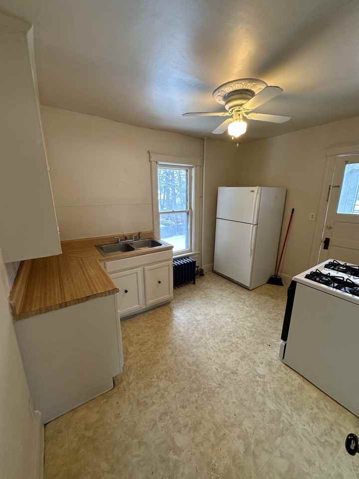 27 Duane Ave #2 - Photo 3 of 11