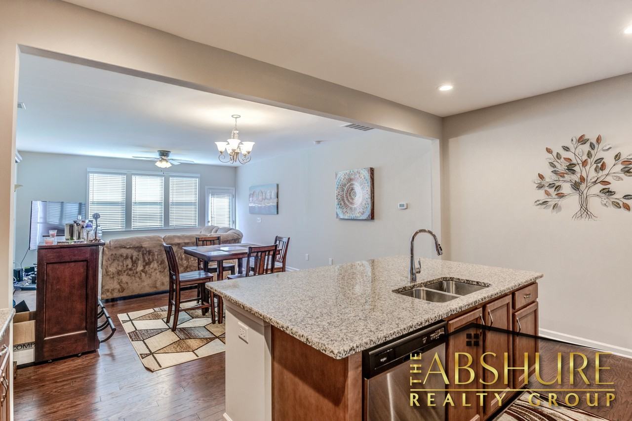 1017 Fitchie Pl #1 - Photo 4 of 25