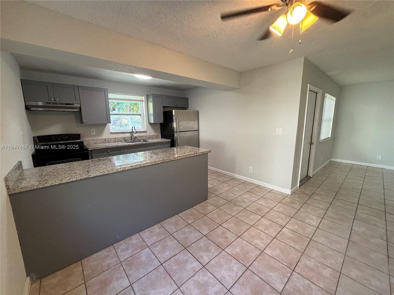 560 Sw 50th Ter #1 - Photo 5 of 11
