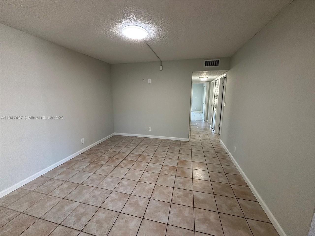 560 Sw 50th Ter #1 - Photo 6 of 11