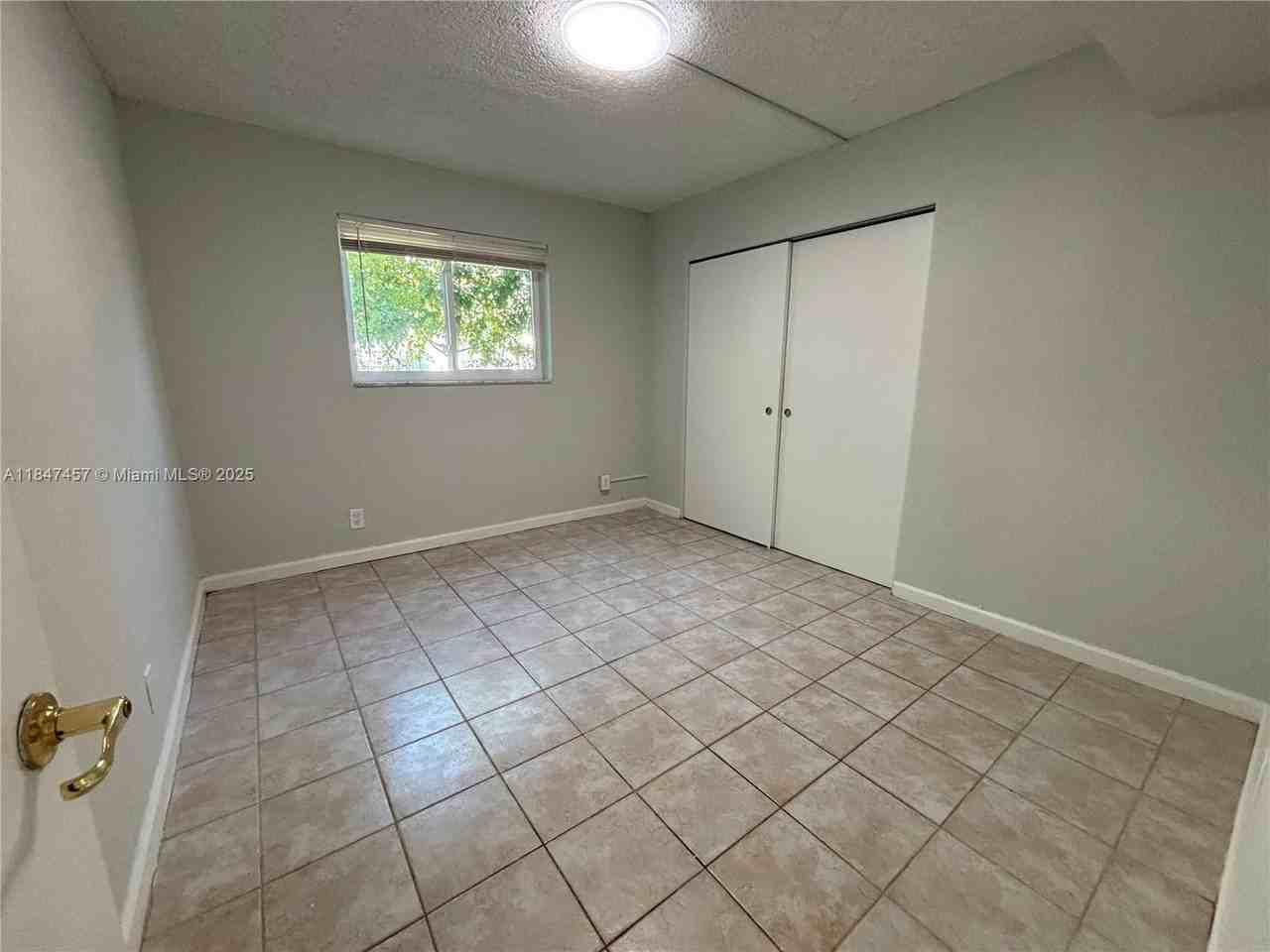560 Sw 50th Ter #1 - Photo 7 of 11