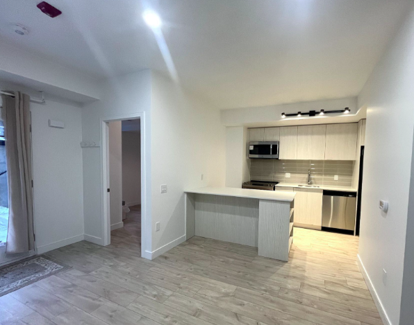 178 Clonmore Dr #6 - Photo 5 of 9