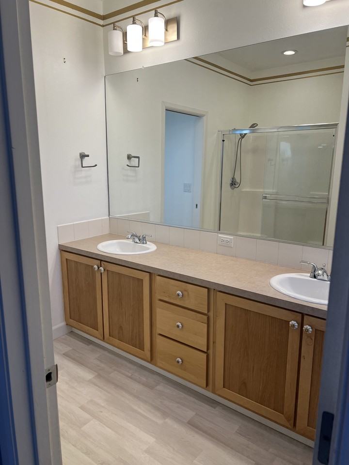 10925 Sw Briarwood Pl #1 - Photo 3 of 18