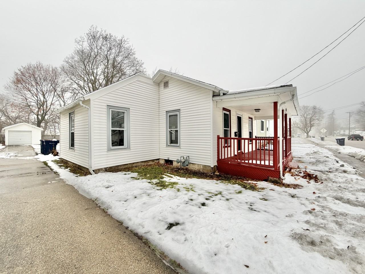 426 S Jackson St - Photo 4 of 24