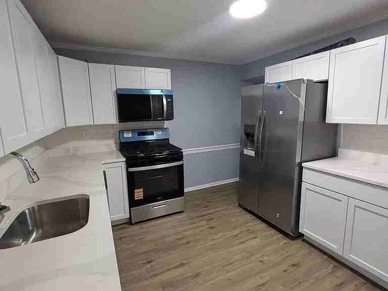 214 N Lincoln St - Photo 2 of 8