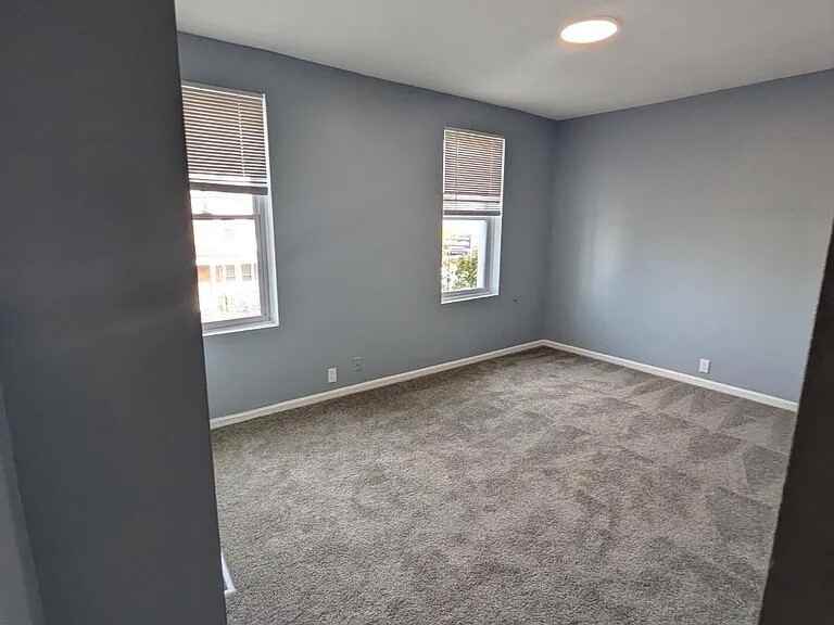 214 N Lincoln St - Photo 4 of 8