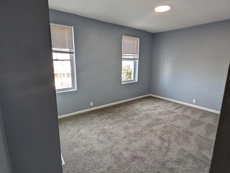 214 N Lincoln St - Photo 7 of 8