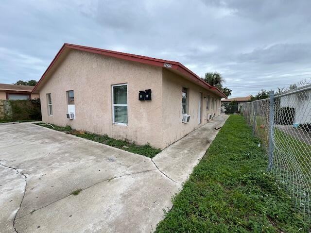 1525 W 28th St #2 - Photo 3 of 26