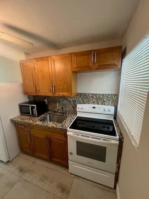 725 21st St #4 - Photo 3 of 36