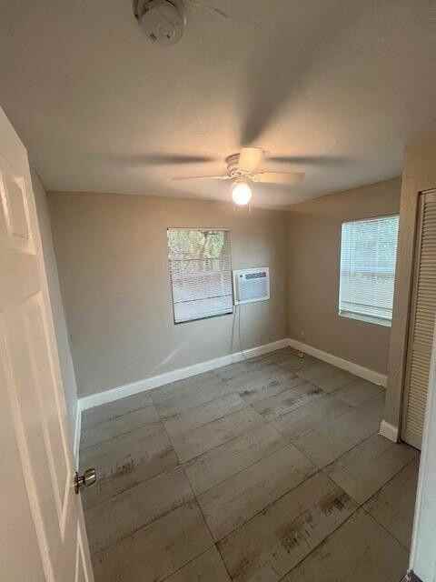 725 21st St #4 - Photo 6 of 36